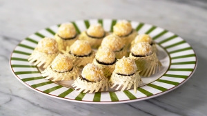 Brigadeiro de milho verde para colorir e adoçar o mês da Copa e das Festas Juninas