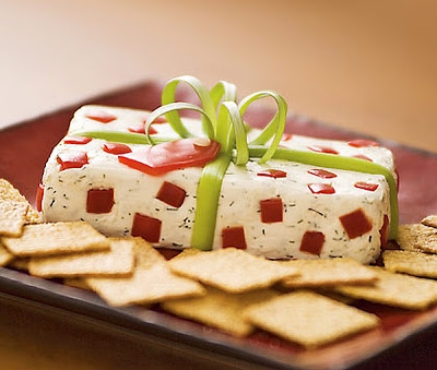 Mousse de queijo com ervas em formato de presente