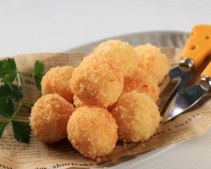 Bolinho de macaxeira com carne de sol, by Chef Lorena Dayse