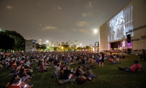 Cinema ao ar livre, clássicos brasileiros restaurados e sessões gratuitas em realidade virtual enriquecem a 42ª Mostra Internacional de Cinema de São Paulo e aguçam a curiosidade dos cinéfilos